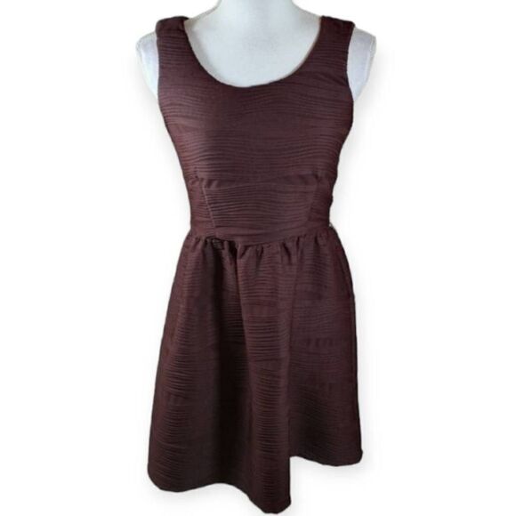 REWIND BURGUNDY TEXTURED DRESS SZ.M EUC. - Picture 1 of 6